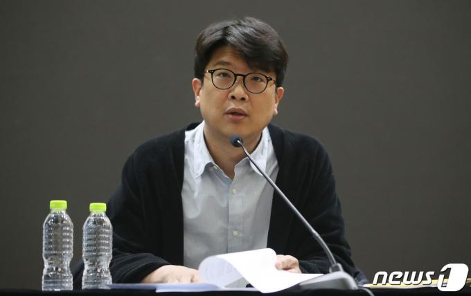 [사진] 발언하는 김준우 비대위원장