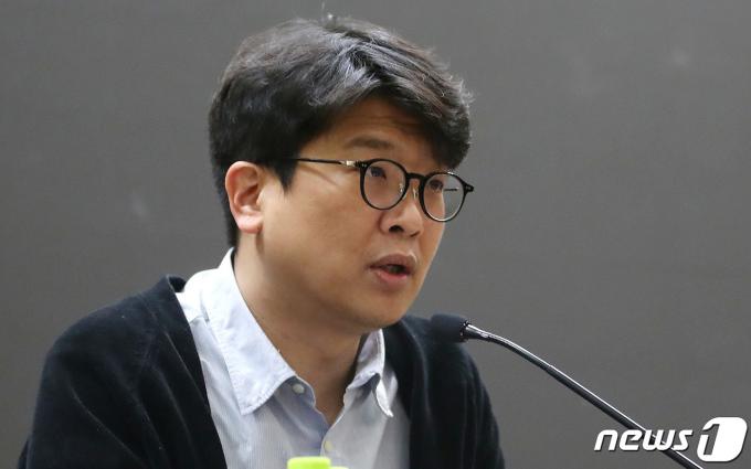 [사진] 발언하는 김준우 비대위원장