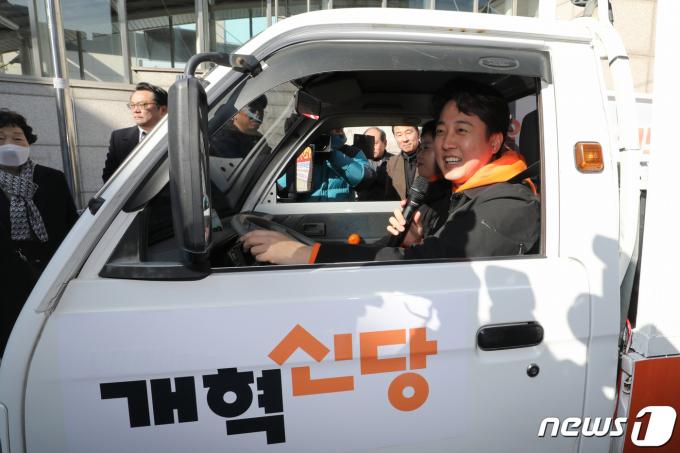 [사진] '라보' 타고 정책 홍보 나선 이준석·양향자