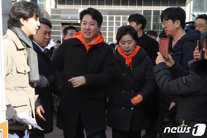 [사진] 골목길 정책 홍보 나선 이준석·양향자