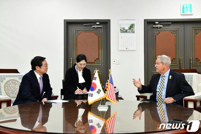 [사진] 백승주 전쟁기념사업회장, 조 윌슨 미 하원의원 면담