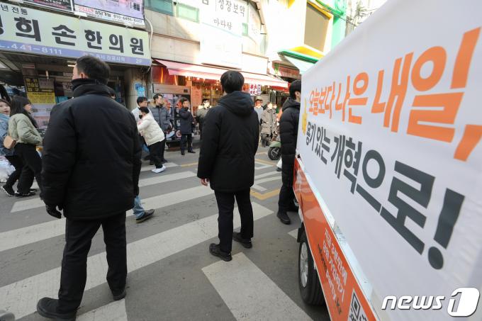 [사진] '반복 되는 정치인 피습에···'