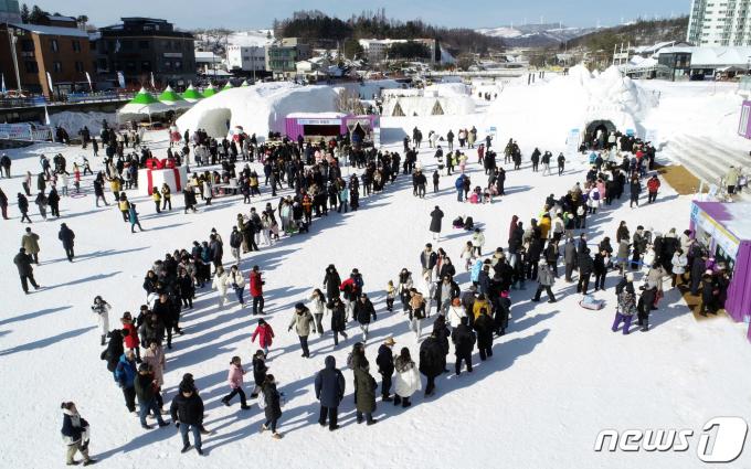 [사진] 인파 붐비는 대관령눈꽃축제