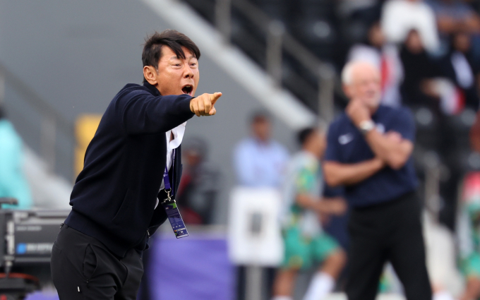 신태용 감독이 이끄는 인도네시아 축구대표팀이 28일 저녁(한국시각) 카타르 자심 빈 하마드 스타디움에서 열린 호주와의 2023 아시아축구연맹(AFC) 아시안컵 16강전에서 패해 탈락했다. 사진은 이날 경기 도중 선수들에게 지시를 내리는 신태용 감독. /사진=뉴스1