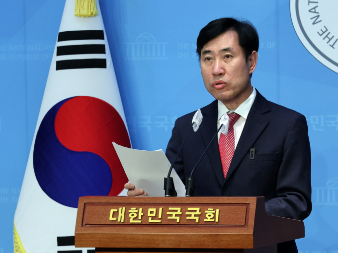 29일 하태경 국민의힘 의원(부산 해운대구갑)이 서울 중구·성동을 출마로 선회할 예정이다. 사진은 하 의원이 지난해 11월27일 서울 여의도 국회 소통관에서 22대 총선 서울 종로 출마 선언을 하고 있는 모습. /사진=뉴스1