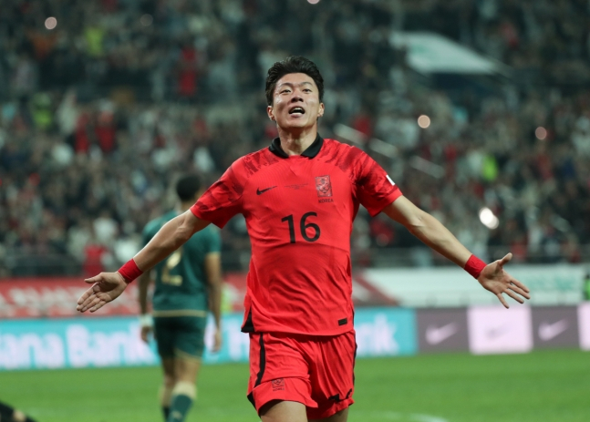 불법촬영 혐의로 경찰 조사를 받고 있는 축구선수 황의조(노리치시티)에 대한 출국금지 조치가 만료됐다. 사진은 지난해 10월13일 오후 서울 마포구 서울월드컵경기장에서 열린 하나은행 초청 축구 국가대표 평가전 대한민국-튀니지 경기에서 황의조가 골을 넣고 기뻐하는 모습. /사진=뉴시스