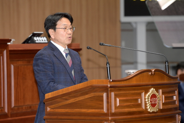 강기정 광주광역시장이 29일 오전 시의회 본회의장에서 열린 제322회 임시회 시정연설에서 ‘2024년 시정 운영 방향’을 설명하고 있다./사진=광주시