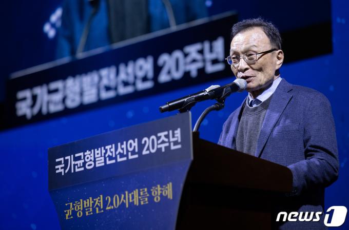 [사진] 축사하는 이해찬 민주당 상임고문