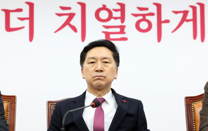 4선 의원인 김기현 전 국민의힘 대표가 지난 29일 울산에서 이번 총선에 출마할 것을 밝혔다. 사진은 김 전 대표가 지난해 12월11일 서울 여의도 국회에서 열린 최고위원회의에 참석한 모습. /사진=뉴시스
