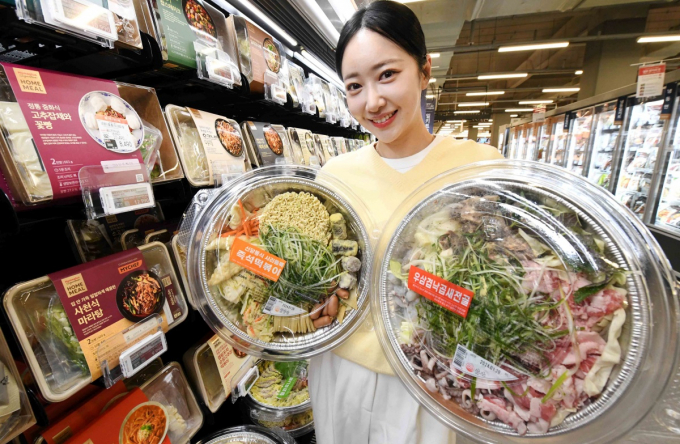 홈플러스가 대용량 직화 밀키트 기획전을 열고 밀키트 4종을 할인 판매한다. /사진=홈플러스