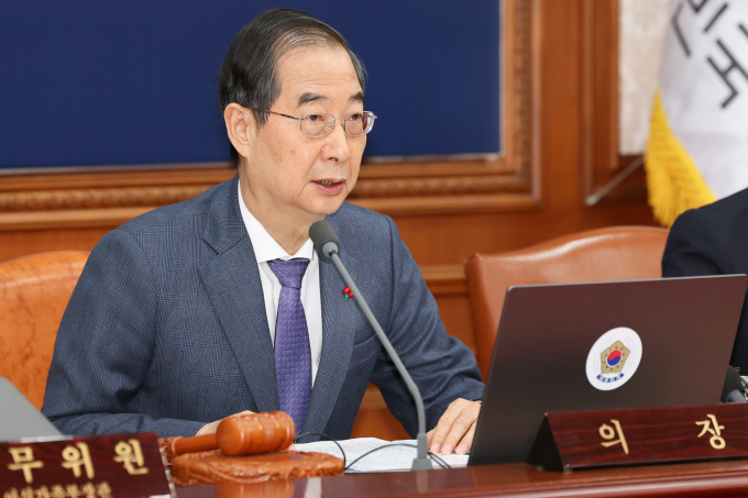 30일 정부가 '10·29이태원참사 진상규명과 재발방지 및 피해자 권리보장을 위한 특별법안'(이태원특별법) 재의요구안을 국무회의에서 의결했다. 사진은 한덕수 국무총리가 30일 서울 종로구 정부서울청사에서 열린 국무회의에서 모두발언을 하는 모습. /사진=뉴스1 