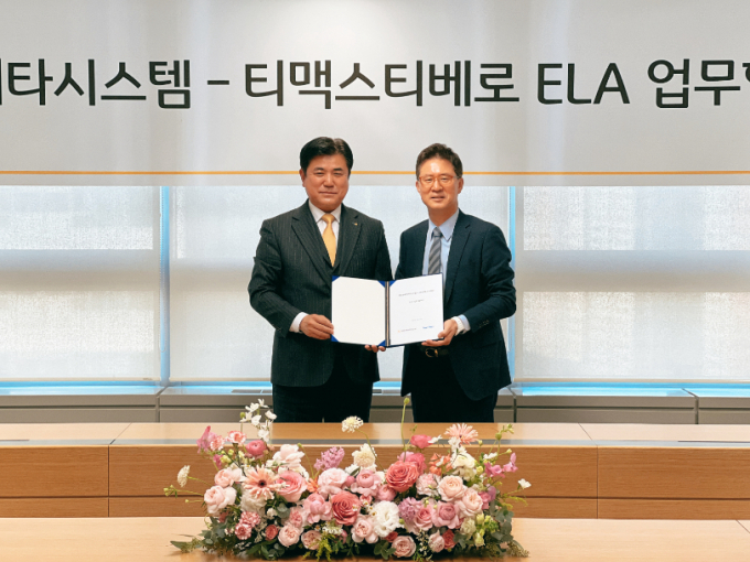 데이터베이스관리시스템(DBMS) 전문 기업 '티맥스티베로'가 DBMS를 금융시장으로 확대하기 위해 KB데이타시스템과 손을 잡았다. 사진은 김대기 티맥스티베로 대표(오른쪽)와 김명원 KB데이타시스템 대표가 기념 촬영을 하는 모습. /사진=티맥스티베로 
