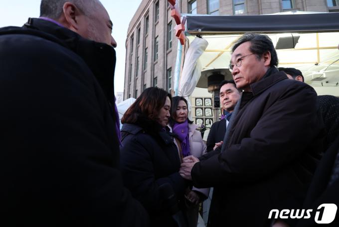 [사진] 이태원 참사 합동분향소 찾은 이낙연