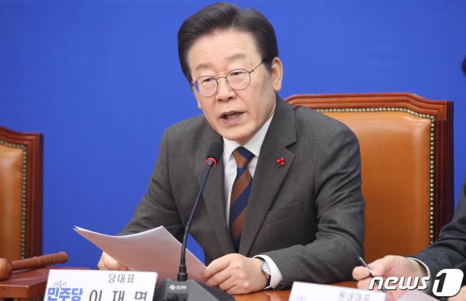 이재명 더불어민주당 대표가 29일 오전 서울 여의도 국회에서 열린 최고위원회의에서 발언을 하고 있다. 2024.1.29/뉴스1 ⓒ News1 임세영 기자