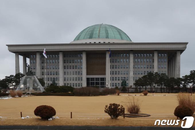 사진은 31일 국회의사당 모습. 2023.12.31/뉴스1 ⓒ News1 송원영 기자