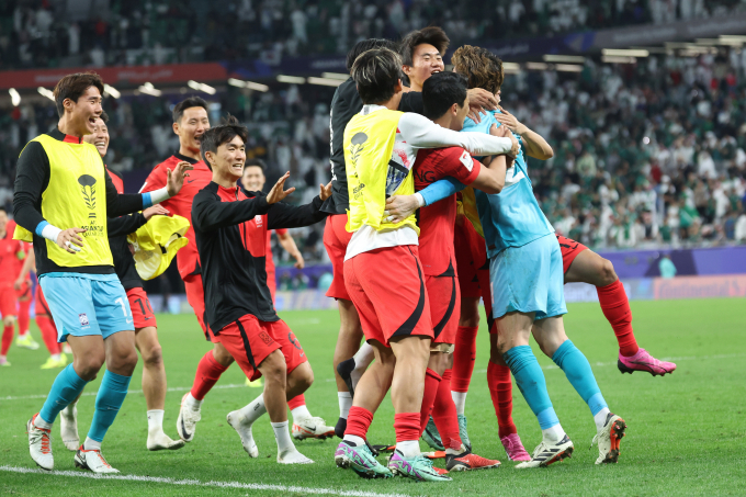한국이 사우디아라비아를 꺾고 아시안컵 8강에 올랐다. 사진은 사우디아라비아와 경기에서 승리한 한국 선수들이 기뻐하고 있다. /사진= 뉴스1