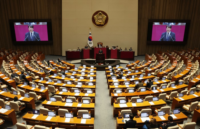 2024년 국회의원 급여가 연1억5700만원 상당으로 인상됐다. 사진은 강성희 진보당 의원이 지난 25일 서울 여의도 국회 본회의장에서 열린 제412회국회(임시회) 제1차 본회의에서 신상 발언을 하는 모습. /사진=뉴스1 