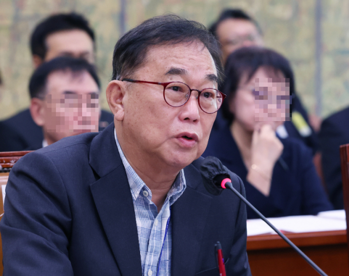 김규철 게임물관리위원회 위원장(사진)이 지난해 10월17일 서울 여의도 국회에서 열린 문화체육관광위원회의 한국콘텐츠진흥원, 한국문화원 등에 대한 국정감사에서 의원들의 질의에 답변하고 있다. /사진=뉴스1