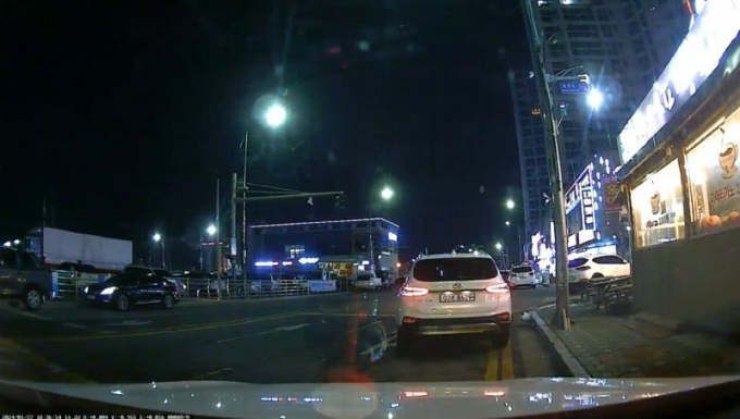  충남 아산부터 전남 목포까지 왕복 560㎞ 거리의 택시비를 내지 않고 달아난 무개념 승객의 이야기가 전해져 누리꾼들의 공분을 샀다. 사진은 피해 택시기사가 저녁 늦게까지 이 승객을 기다리는 모습. /사진=온라인 커뮤니티 캡처