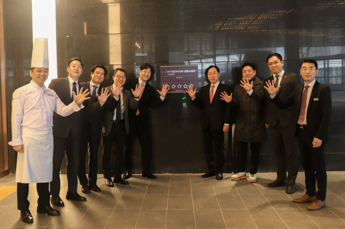 1월31일 윈덤 그랜드 부산에서 5성급 획득 기념 현판식이 열렸다./사진=윈덤 그랜드 부산 