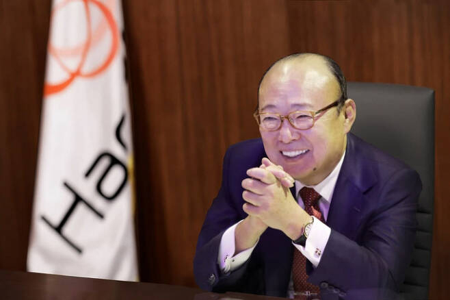 한화그룹이 설을 앞두고 3000억원 규모의 협력사 대금을 조기 지급한다. 사진은 김승연 한화그룹 회장. / 사진=한화
