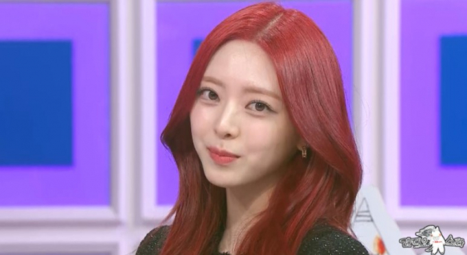 그룹 있지 멤버 유나가 가수 아이유의 미담을 전했다. /사진=라디오스타 제공
