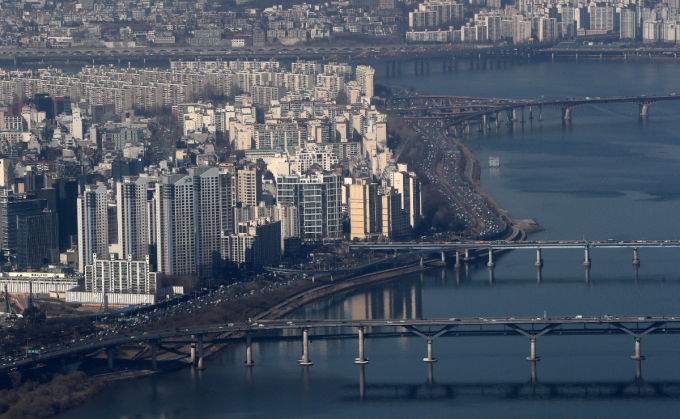 지난해 부동산(토지·건물·집합건물) 임의경매 개시결정 등기 신청 건수가 총 10만5614건으로 집꼐됐다. 사진은 서울시내 아파트 밀집 지역. /사진=뉴스1