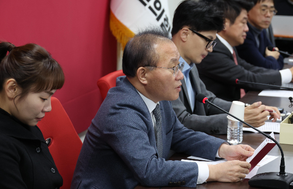 1일 윤재옥 국민의힘 원내대표가 50인 미만 사업장에 대한 중대재해처벌법과 관련한 절충안을 더불어민주당에 제안했다. 사진은 지난달 25일 오전 서울 여의도 국민의힘 중앙당사에서 열린 비상대책위원회의에서 발언하는 윤 원내대표. /사진=뉴시스