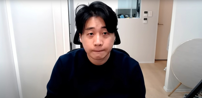 유튜버 '장사의 신' 은현장이 유튜브 라이브 방송을 통해 불법 매크로 논란에 대해 해명했다. /사진= 유튜브 '장사의 신' 라이브 캡처
