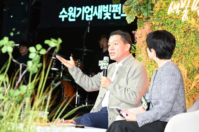 이재준 수원특례시장이 장안구·권선구 주민과 함께한 새빛만남콘서트에서 발언하고 있다. / 사진제공=수원특례시