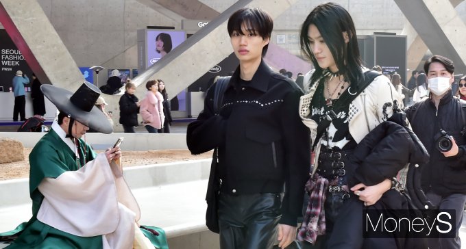 [포토스토리] K패션의 향연… 뉴진스 서울패션위크 '후끈'