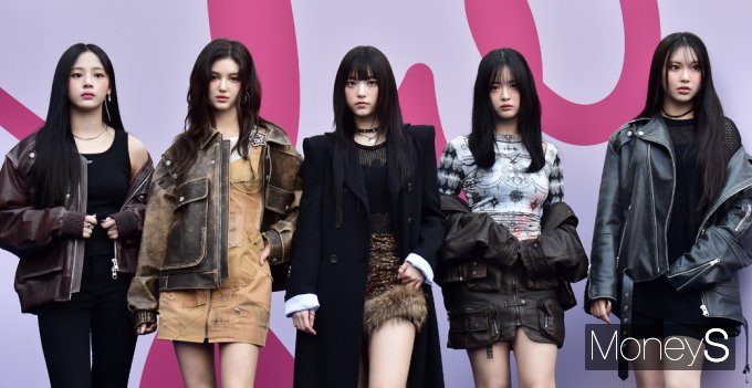 ▲ 뉴진스, 자체발광 무결점 여신들에게 시선몰이