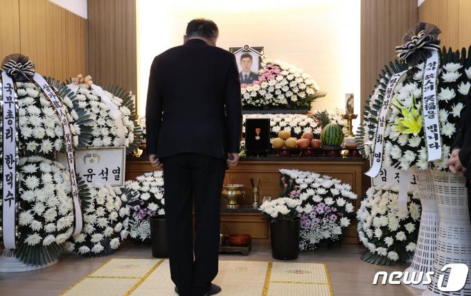 [사진] 순직 소방공무원 장례식장 찾은 이상민 장관