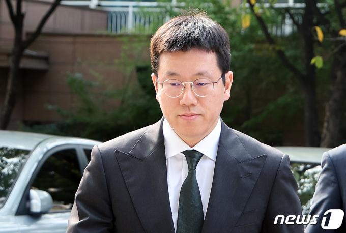주가 시세조종 관여 의혹이 제기된 배재현 카카오 투자총괄대표가 지난해 10월18일 오후 구속 전 피의자심문(영장실질심사)을 받기 위해 서울 남부지방법원에 출석하고 있다. 2023.10.18/뉴스1 ⓒ News1 이동해 기자