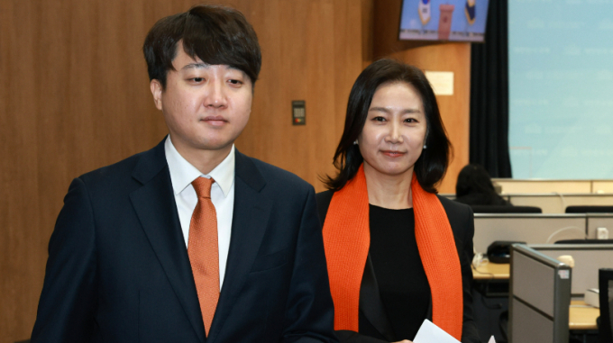 개혁신당이 허은아 전 국민의힘 의원을 공동 인재영입위원장으로 선임하면서 허 전 의원과 이준석 개혁신당 대표가 당내 인재 영입에 나선다. 사진은 지난달 18일 오전 서울 여의도 국회 소통관에서 기업 및 교통 관련 정강정책 기자회견을 마친 이 대표와 허 위원장. /사진=뉴시스