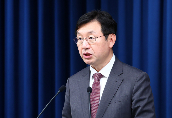 2일 성태윤 대통령비서실 정책실장이 2월 내로 이동통신 단말장치 유통구조 개선법(단통법) 시행령을 개정하겠다고 말했다. 사진은 성 실장이 2일 서울 용산 대통령실 청사에서 5~8차 민생토론회 관련 브리핑을 하는 모습. /사진=뉴시스