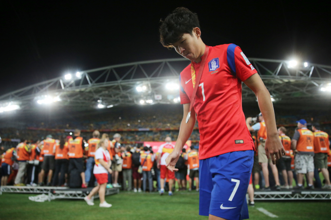 2015 아시아축구연맹(AFC) 아시안컵 결승에서 호주에 패배해 눈물을 흘렸던 손흥민이 9년 만의 설욕을 노린다. 사진은 지난 2015년 호주 대회에서 준우승 후 아쉬워하는 축구대표팀 손흥민. /사진=뉴스1
