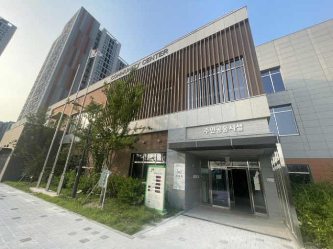 수원시가 권선구 LH당수지구에 사회적경제기업 신규 거점 공간을 조성했다. 사진은 사회적경제기업 신규 거점 공간이 조성된 커뮤니티센터. / 사진제공=수원특례시