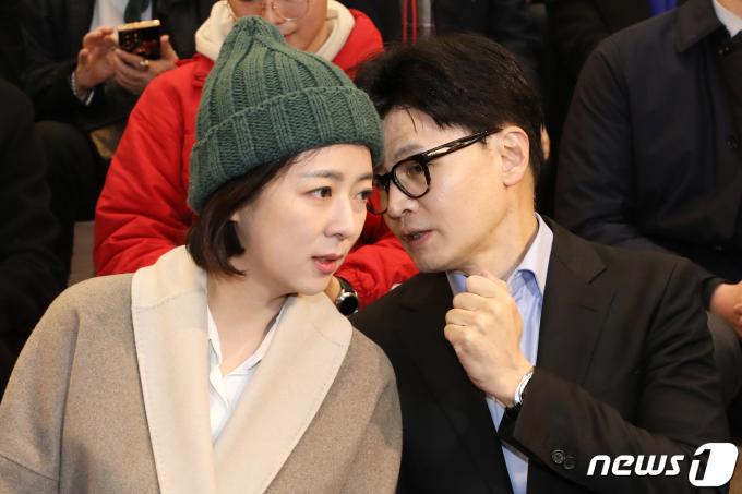 [사진] 배현진 피습 8일만에 공개 활동…한동훈과 무슨 얘기?