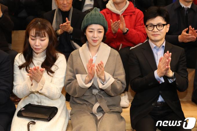 [사진] 손뼉 치는 한동훈·배현진·김예지