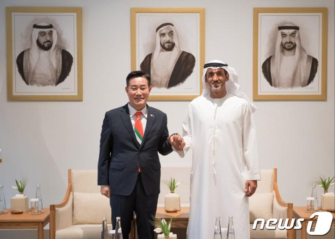 [사진] '신원식 국방장관, UAE 국방부 방문'