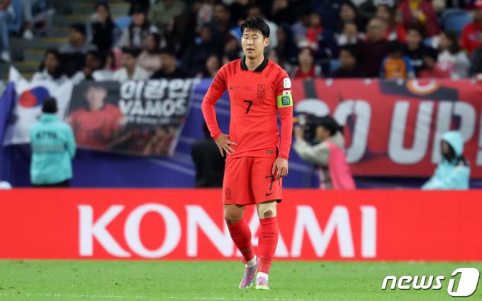 [사진] 아쉬워하는 손흥민