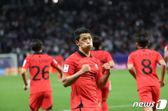 대한민국 황희찬이 2일(현지시간) 카타르 알와크라 알자누브 스타디움에서 열린 2023 아시아축구연맹(AFC) 카타르 아시안컵 8강전 호주와 대한민국의 경기에서 패널티킥을 성공시킨 뒤 세리머니를 하고 있다. 2024.2.3/뉴스1 ⓒ News1 김성진 기자