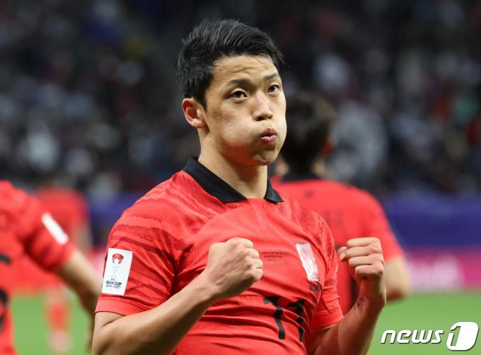 [사진] 황희찬, 동점에 주먹 불끈