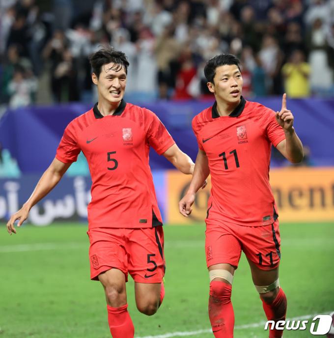 [사진] 황희찬의 PK로 극적인 동점 만든 대한민국