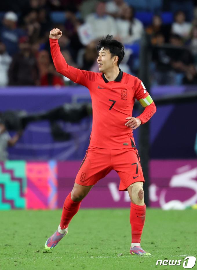[사진] 주먹 불끈 손흥민