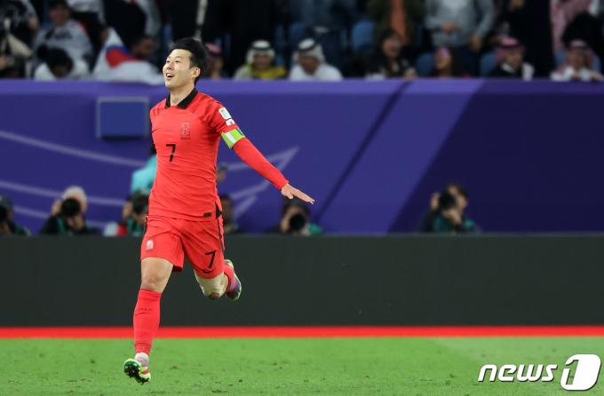 [사진] 달리는 손흥민 '내가 해결사'