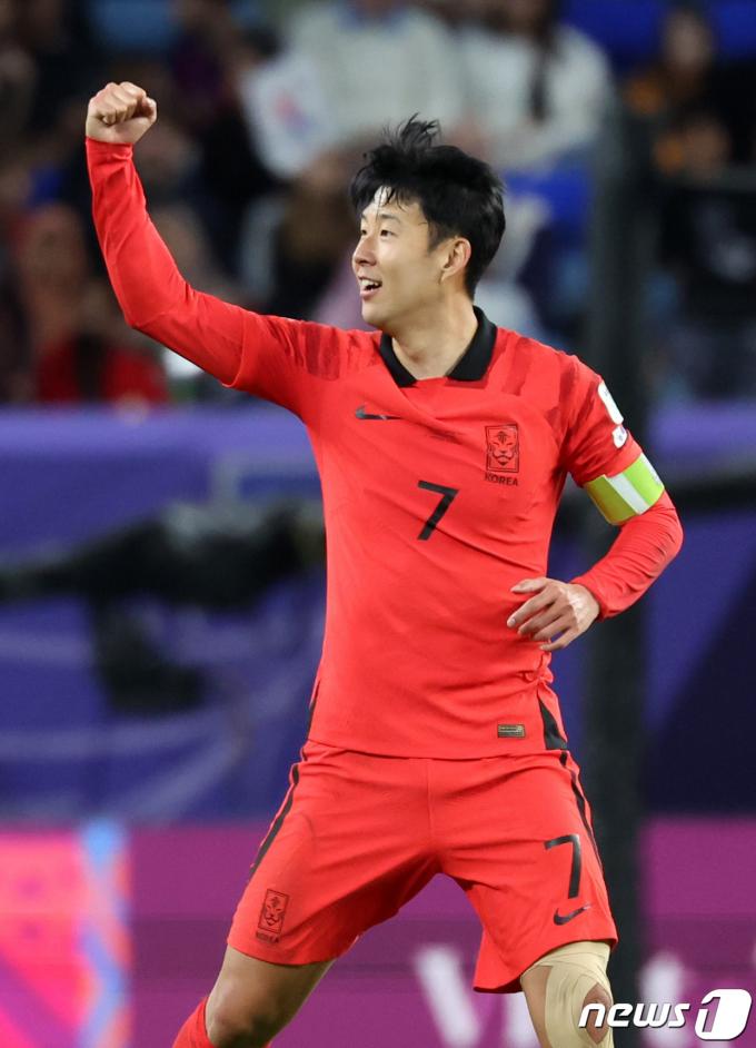 [사진] 손흥민, 그림같은 프리킥 역전골