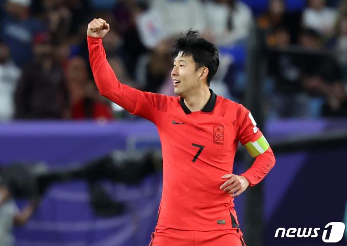 [사진] 손흥민, 그림같은 프리킥 역전골
