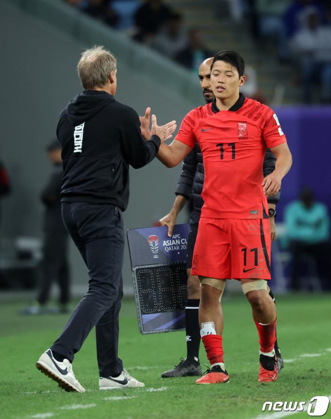 [사진] 연장 후반 교체되는 황희찬